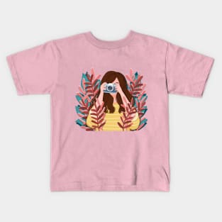 girl with camera photography Kids T-Shirt